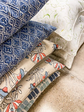 Load image into Gallery viewer, Lily Flower