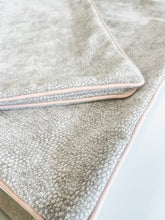 Load image into Gallery viewer, Animal Spot